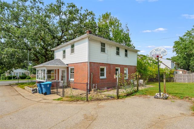 5048 N Riverview Drive, Kalamazoo, MI 49004
