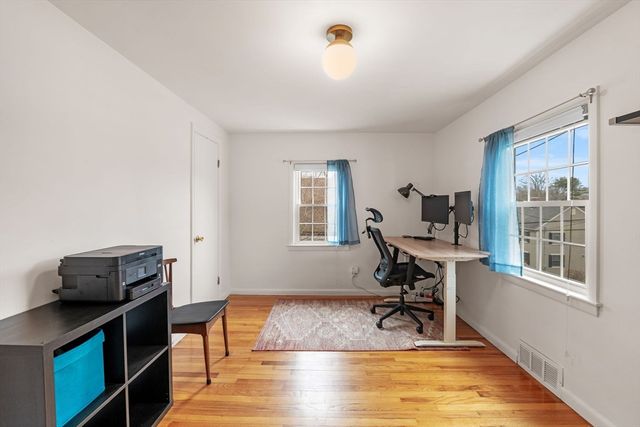 15 Oak View Ave, Salem, MA 01970