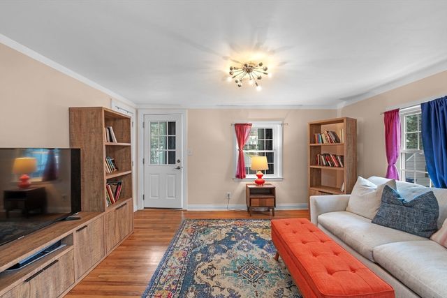 15 Oak View Ave, Salem, MA 01970