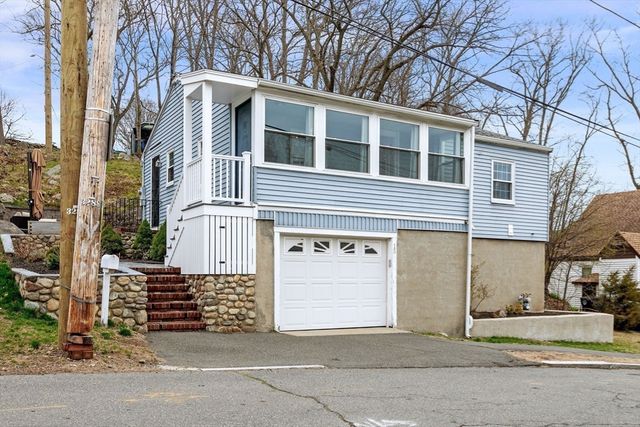 15 Oak View Ave, Salem, MA 01970