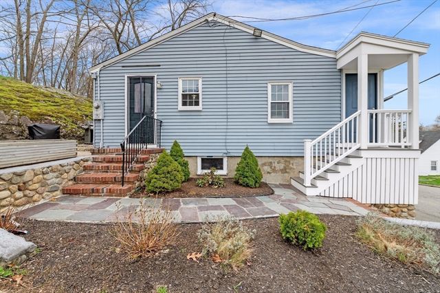 15 Oak View Ave, Salem, MA 01970