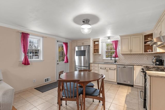 15 Oak View Ave, Salem, MA 01970