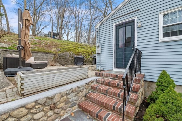 15 Oak View Ave, Salem, MA 01970