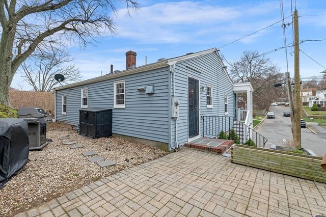 15 Oak View Ave, Salem, MA 01970