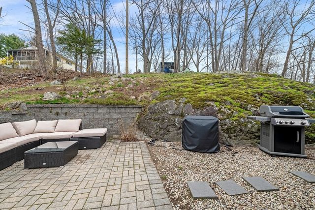 15 Oak View Ave, Salem, MA 01970