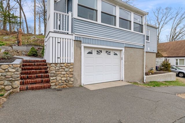 15 Oak View Ave, Salem, MA 01970