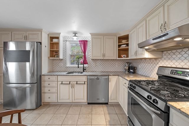 15 Oak View Ave, Salem, MA 01970