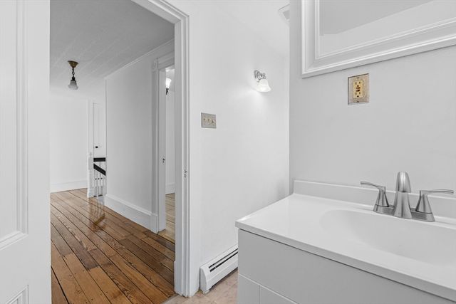 10 Charles St, West Bridgewater, MA 02379