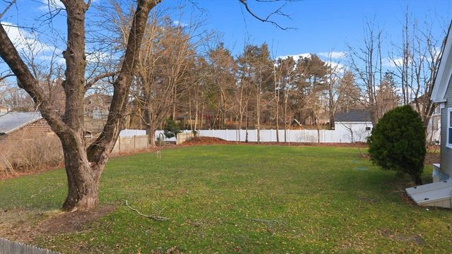 10 Charles St, West Bridgewater, MA 02379