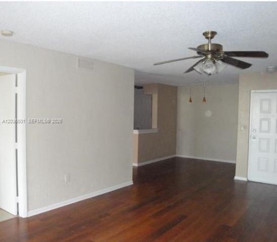 2831 N Oakland Forest Dr 208, Oakland Park, FL 33309