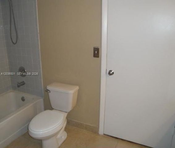 2831 N Oakland Forest Dr 208, Oakland Park, FL 33309