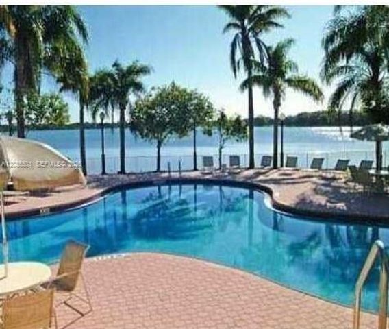 2831 N Oakland Forest Dr 208, Oakland Park, FL 33309