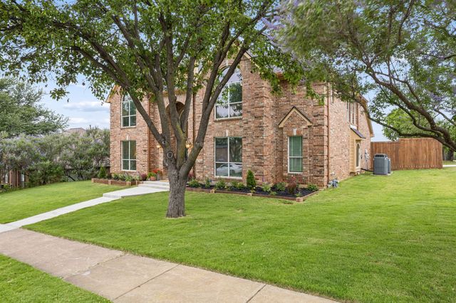 1300 Edgewood Court, Carrollton, TX 75007
