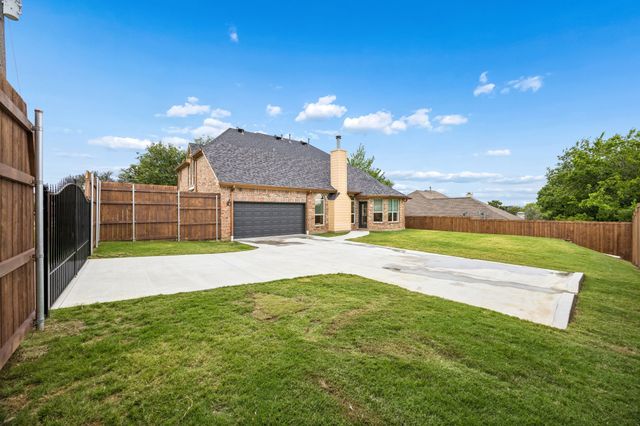 1300 Edgewood Court, Carrollton, TX 75007