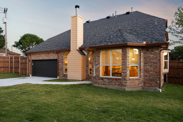 1300 Edgewood Court, Carrollton, TX 75007