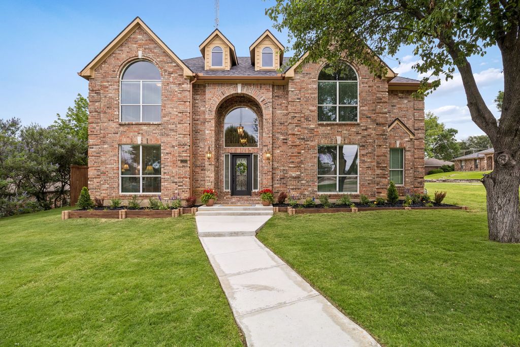 1300 Edgewood Court, Carrollton, TX 75007