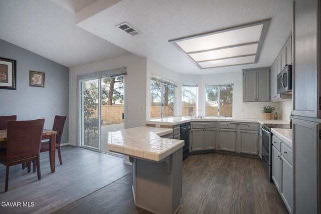 6147 Katrina Pl Place, Palmdale, CA 93552