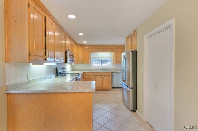 17385 Spencers Cove Rd, Northport, AL 35475