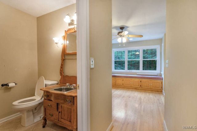 17385 Spencers Cove Rd, Northport, AL 35475