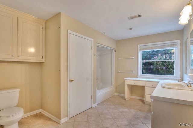 17385 Spencers Cove Rd, Northport, AL 35475