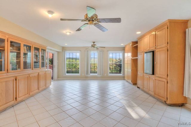 17385 Spencers Cove Rd, Northport, AL 35475