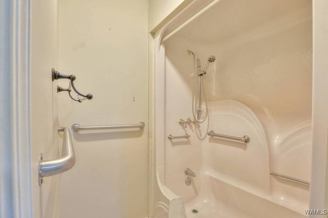 17385 Spencers Cove Rd, Northport, AL 35475