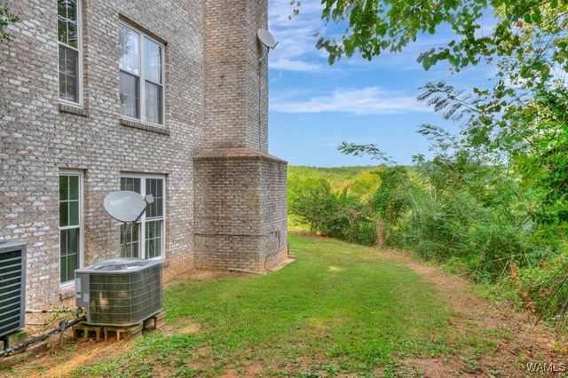 17385 Spencers Cove Rd, Northport, AL 35475