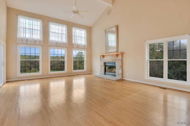 17385 Spencers Cove Rd, Northport, AL 35475