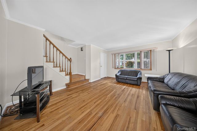 146-18 Kalmia Avenue, Flushing, NY 11355