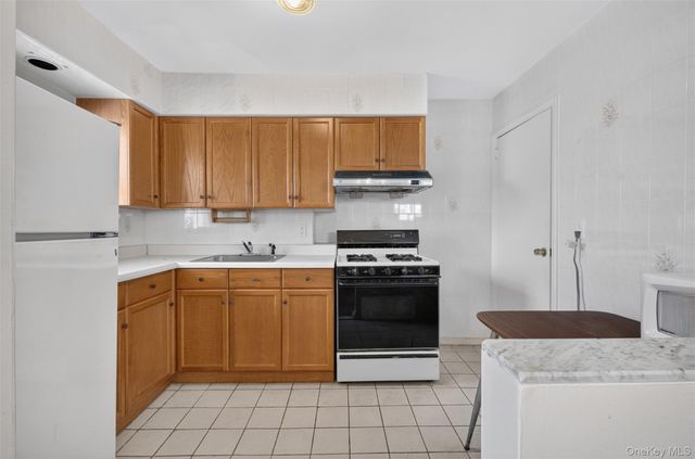 146-18 Kalmia Avenue, Flushing, NY 11355