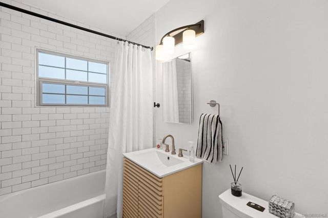 2004 Crenshaw, San Diego, CA 92105