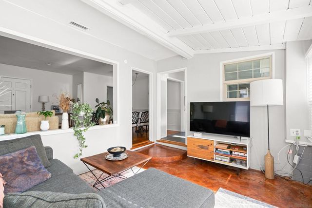 2004 Crenshaw, San Diego, CA 92105