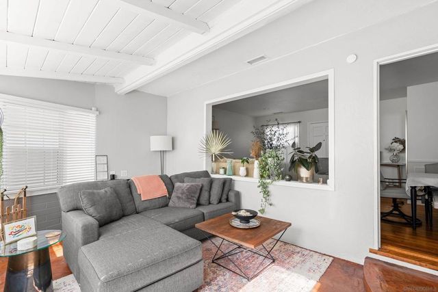 2004 Crenshaw, San Diego, CA 92105