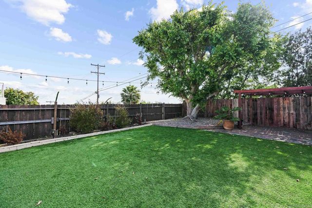 2004 Crenshaw, San Diego, CA 92105