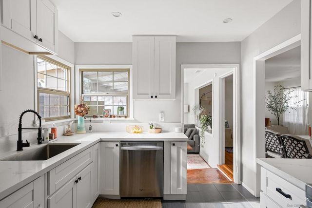 2004 Crenshaw, San Diego, CA 92105