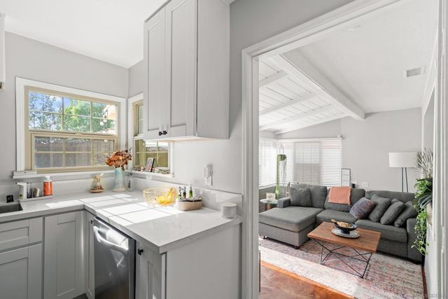 2004 Crenshaw, San Diego, CA 92105