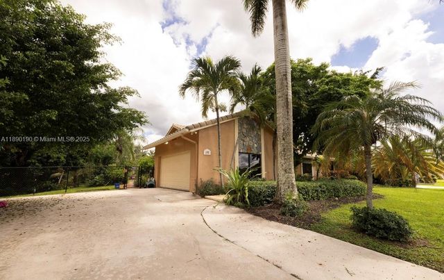 2180 SW 115th Ter, Davie, FL 33325