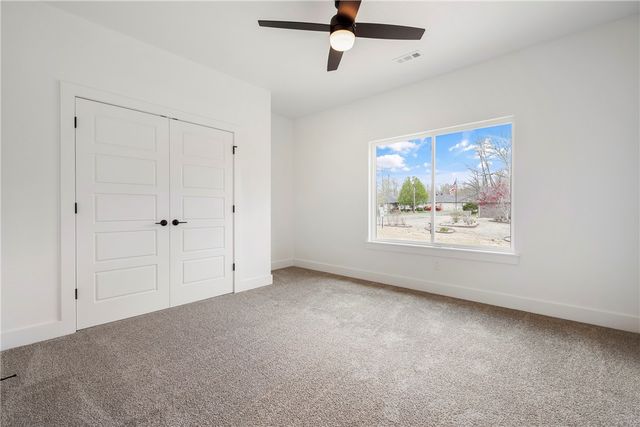 10 Knebworth Drive, Bella Vista, AR 72714