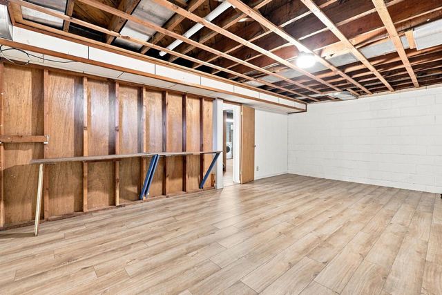 37 Hiawatha Circle, Madison, WI 53711