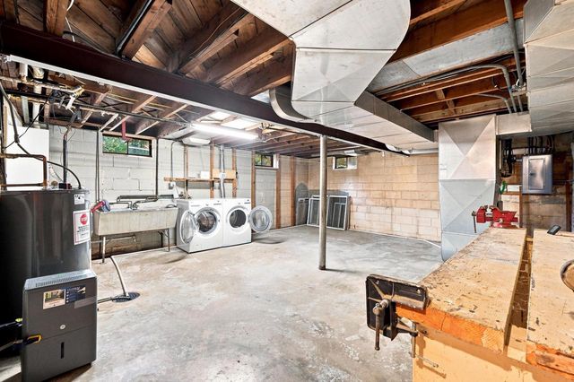 37 Hiawatha Circle, Madison, WI 53711
