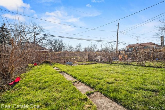 2965 Fischer Street, Detroit, MI 48214