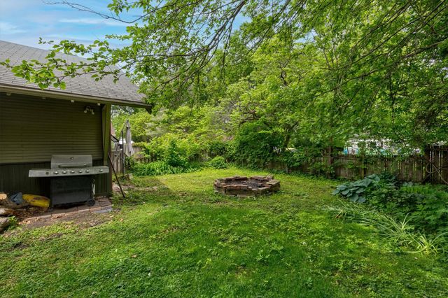 818 Northwestern Avenue, Ames, IA 50010