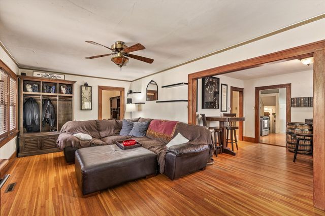 818 Northwestern Avenue, Ames, IA 50010
