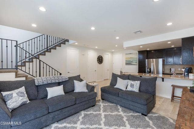 327 Newbury Vista Lane, Newbury Park, CA 91320