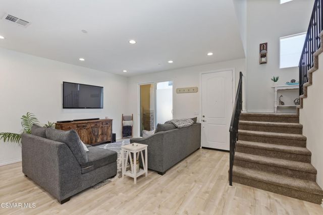 327 Newbury Vista Lane, Newbury Park, CA 91320