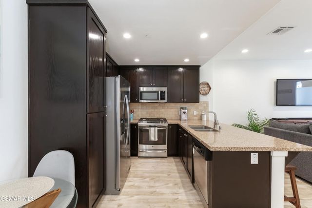 327 Newbury Vista Lane, Newbury Park, CA 91320