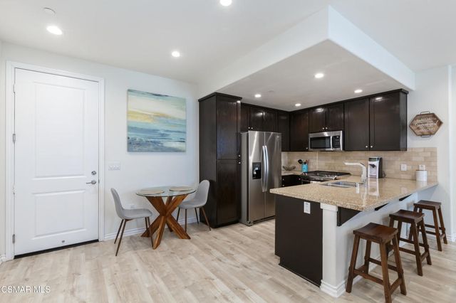 327 Newbury Vista Lane, Newbury Park, CA 91320