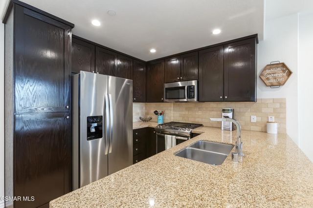 327 Newbury Vista Lane, Newbury Park, CA 91320