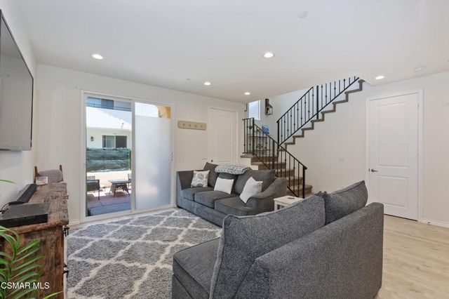 327 Newbury Vista Lane, Newbury Park, CA 91320