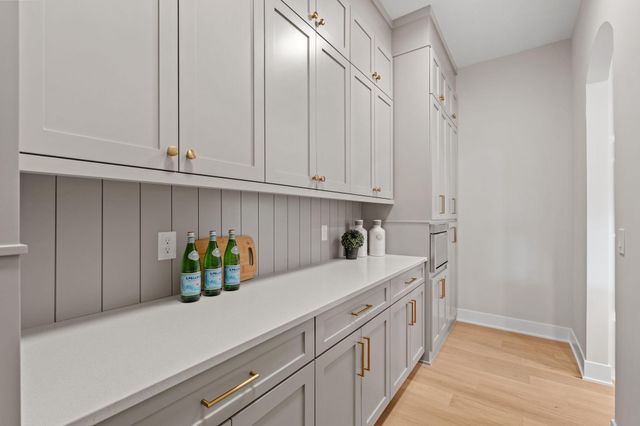 16820 46th Avenue N, Plymouth, MN 55446